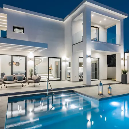 Villa Vatia 3 *