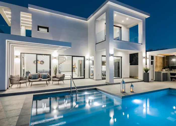 Villa Vatia 3 *
